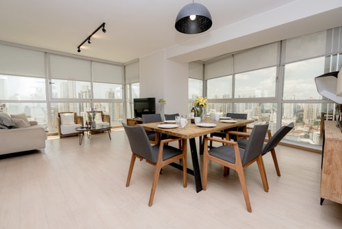 3BR Cityview apt, parking & balcony