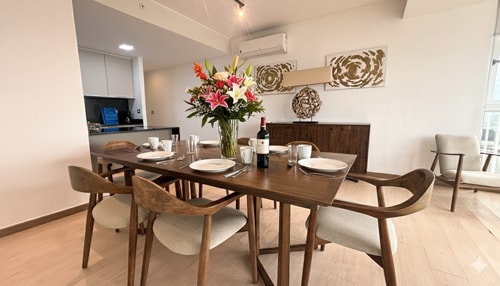 Luxury 3BR Cityview apt, parking & balcony