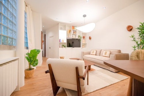 Relax in a Comfy Flat by the Canal Saint Martin