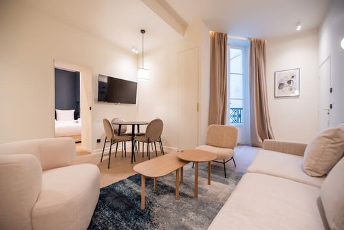 Luxury apartment in paris center / opera II