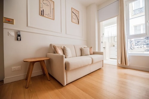 Relax in a Cosy Nest near Arc de Triomphe l 2P