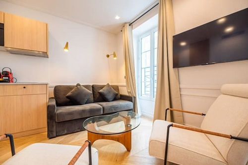 Beautiful One-Bedroom Apartment Near Bastille 2/4P