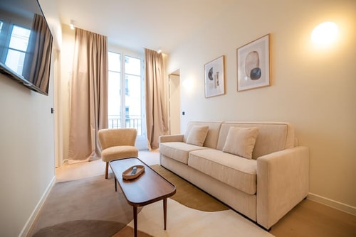 Enjoy Parisian Life in an Elegant Flat in Opéra