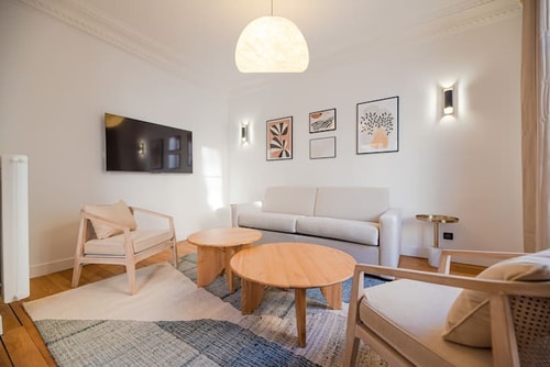 Beautiful apartment facing Reims Cathedral