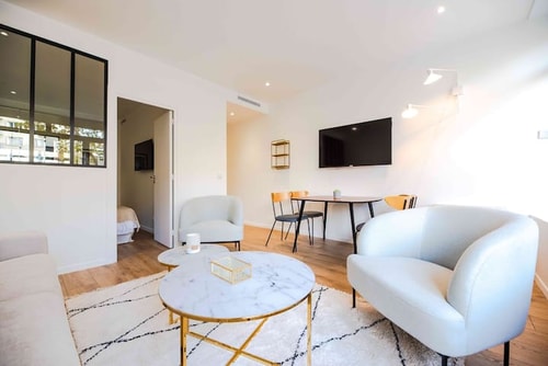 Snug home in Montrouge