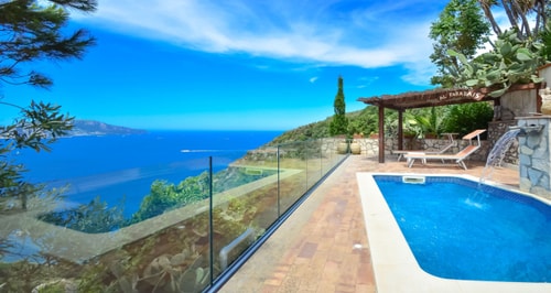 Villa Elvira with sea views and pool Villas in Italy