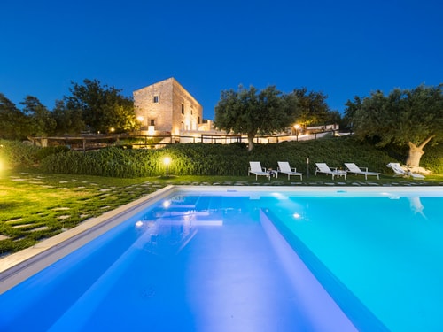 Villa Begonia with private pool and tennis court Villas in Italy