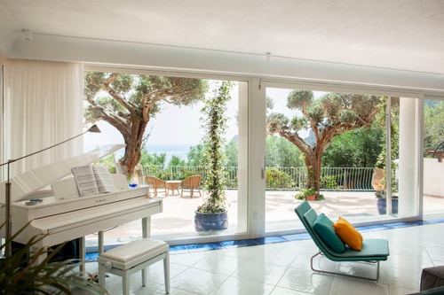 Villa Pilar, with pool and sea views Villas in Italy
