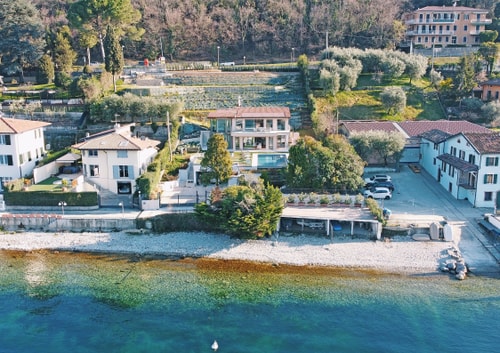Villa Tramonto - Modern lake front villa with pool Villas in Italy