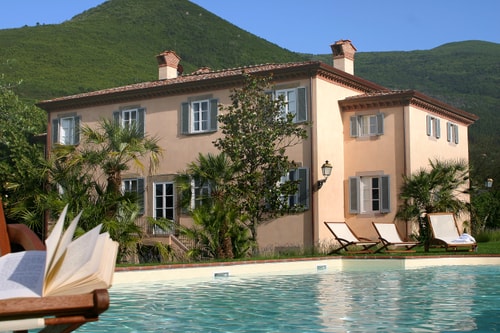 Villa Il Colosso, 17th-Century Estate near Lucca Villas in Italy