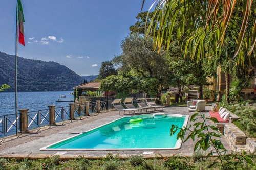 Villa Vanessa - Luxurious waterfront private villa Villas in Italy