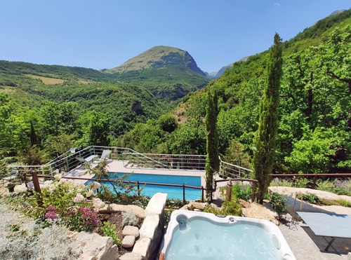 Torre Sibillini - Historic villa tower with pool Villas in Italy