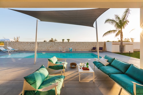 Villa Calvo - Modern villa with pool near sea Villas in Italy