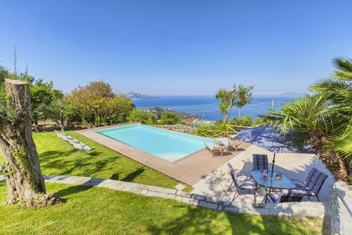 Villa Sorrentina, with pool and sea views Villas in Italy