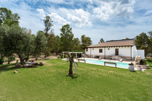 Villa San Donaci - Secluded private villa immersed in a park, with pool Villas in Italy