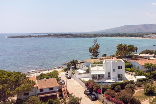 Villa Iolande - Seafront villa with pool in Sicily Villas in Italy