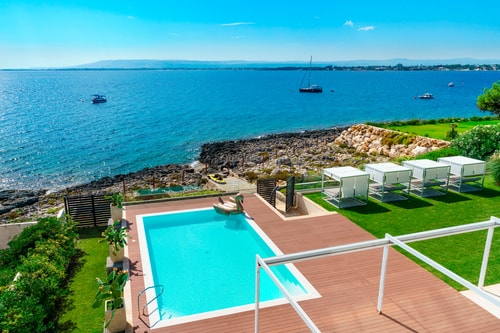 Villa Diamante - Luxury seafront villa with pool Villas in Italy