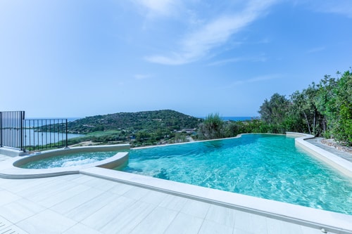 Villa with pool and stunning views Villas in Italy