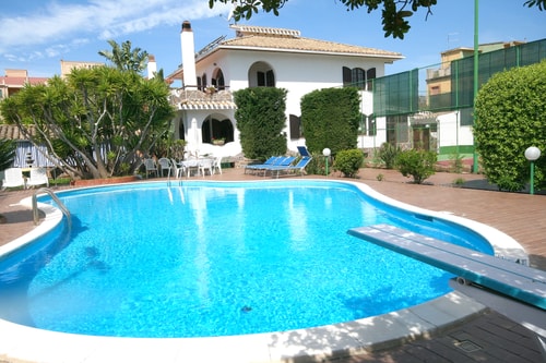 Villa Trapezio with private pool and tennis court Villas in Italy