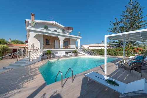 Villa Ladonna - Modern private villa Villas in Italy