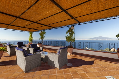 Private villa with sea views and pool Villas in Italy