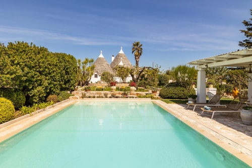 Trullo Preziosa with private swimming pool, Sicily Villas in Italy