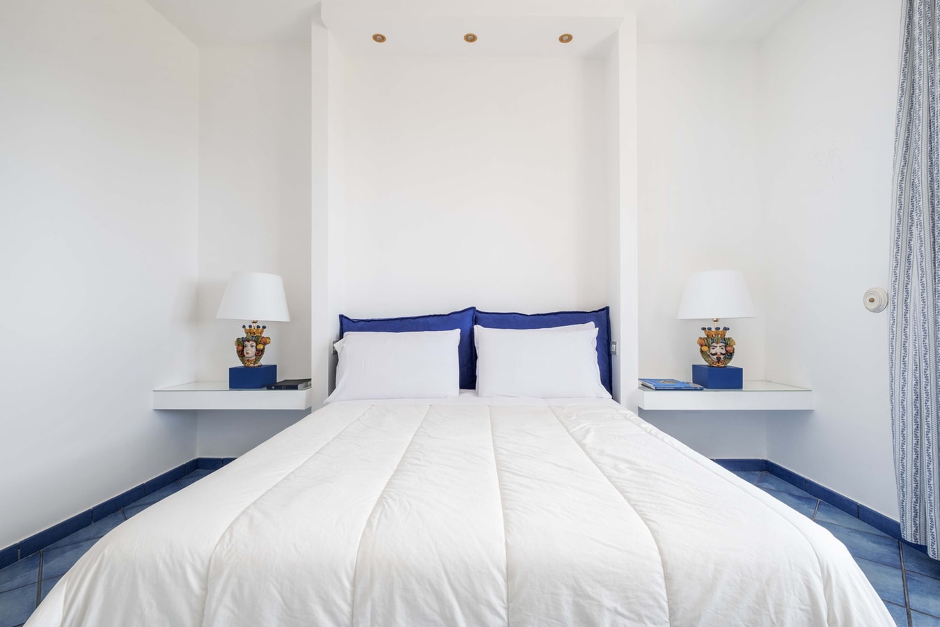 Casa Le Onde, with private terrace, shared pool 10 Villas in Italy