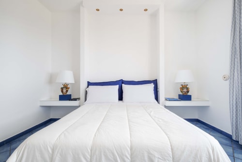 Casa Le Onde, with private terrace, shared pool 10 Villas in Italy