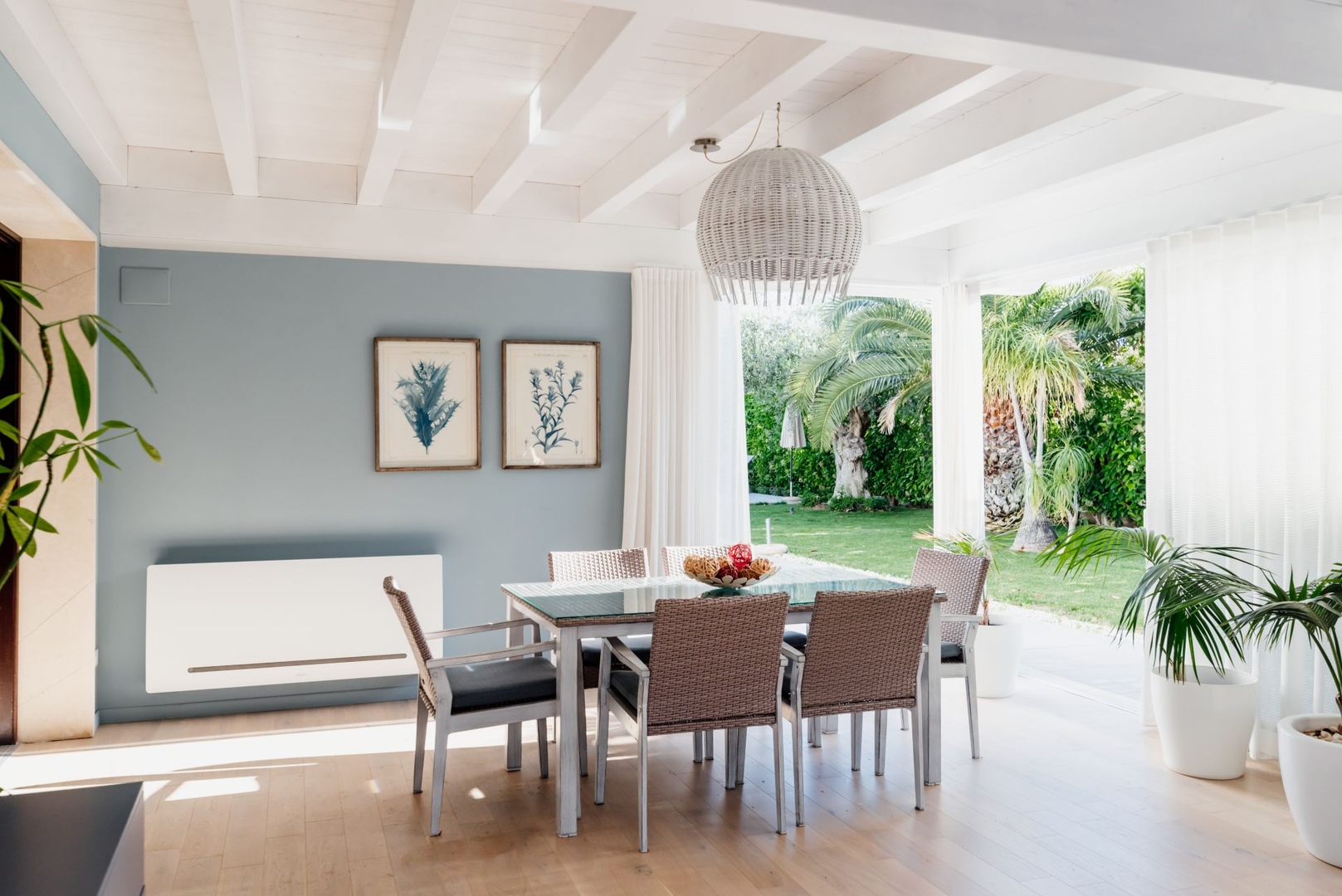 Villa Marbella, a short walk from the beach 4 Villas in Italy