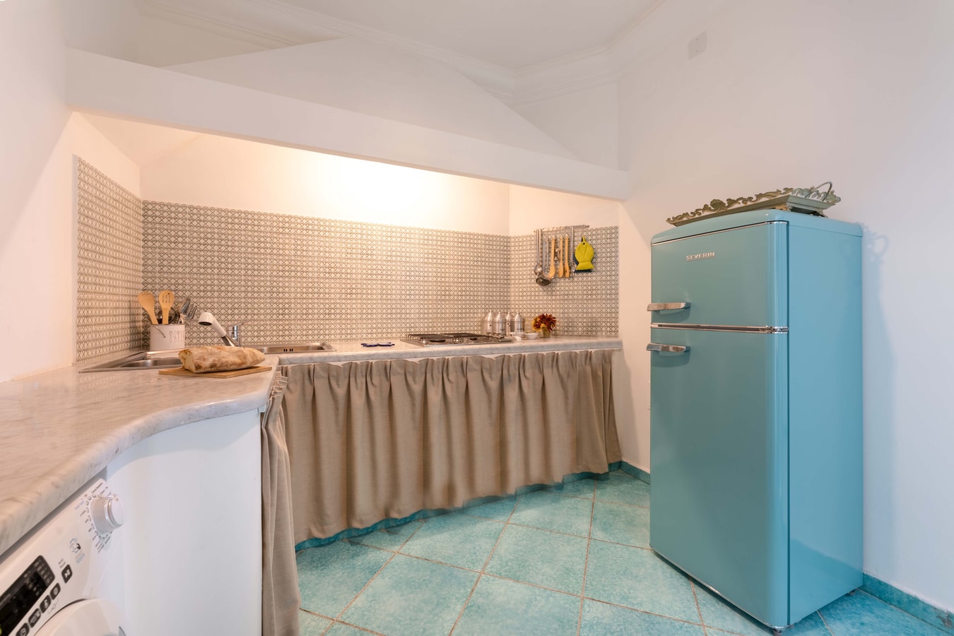 Casa Scogliera, Seafront House with Terrace 8 Villas in Italy