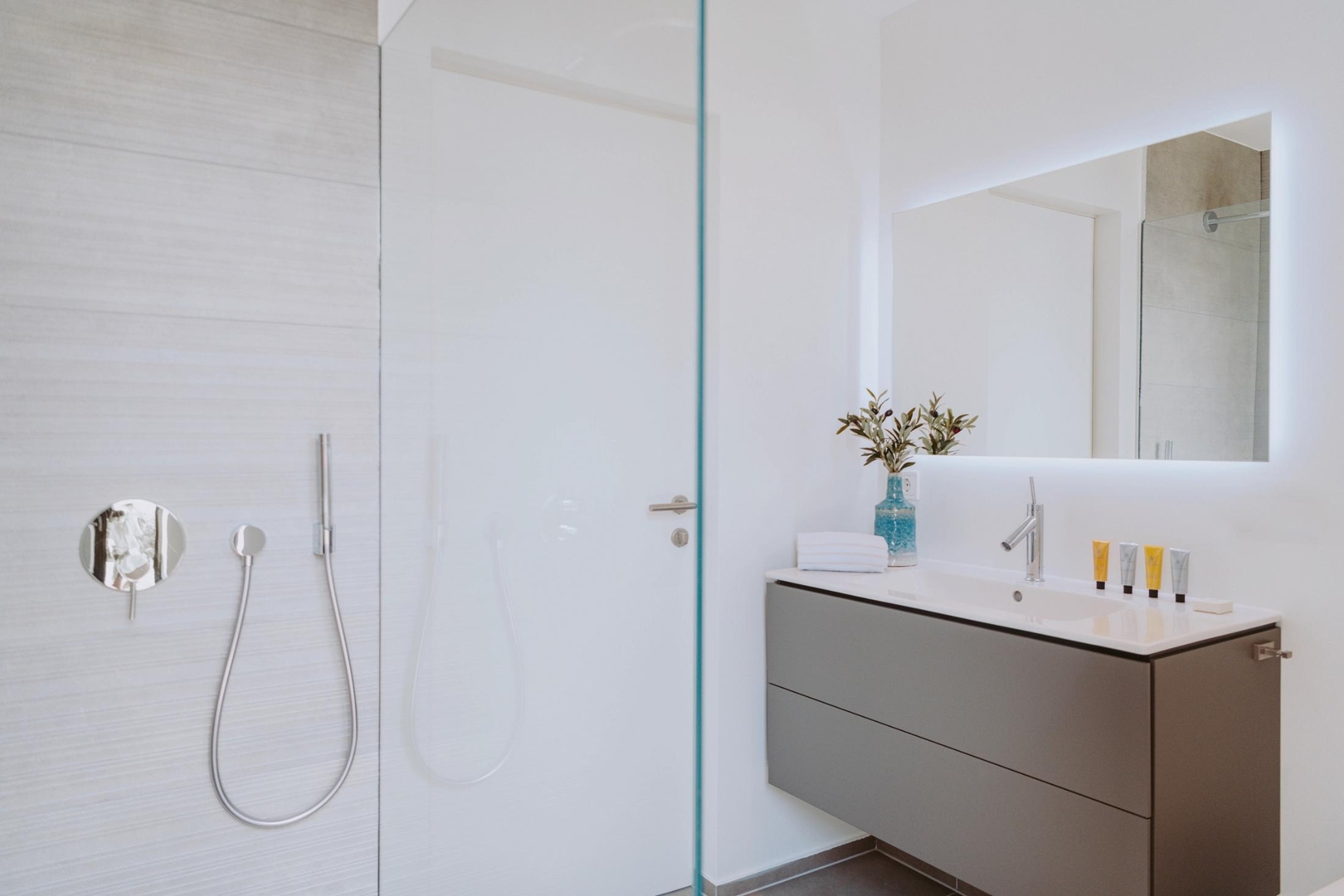 Villa Alata – Gardone Riviera 13 Villas in Italy