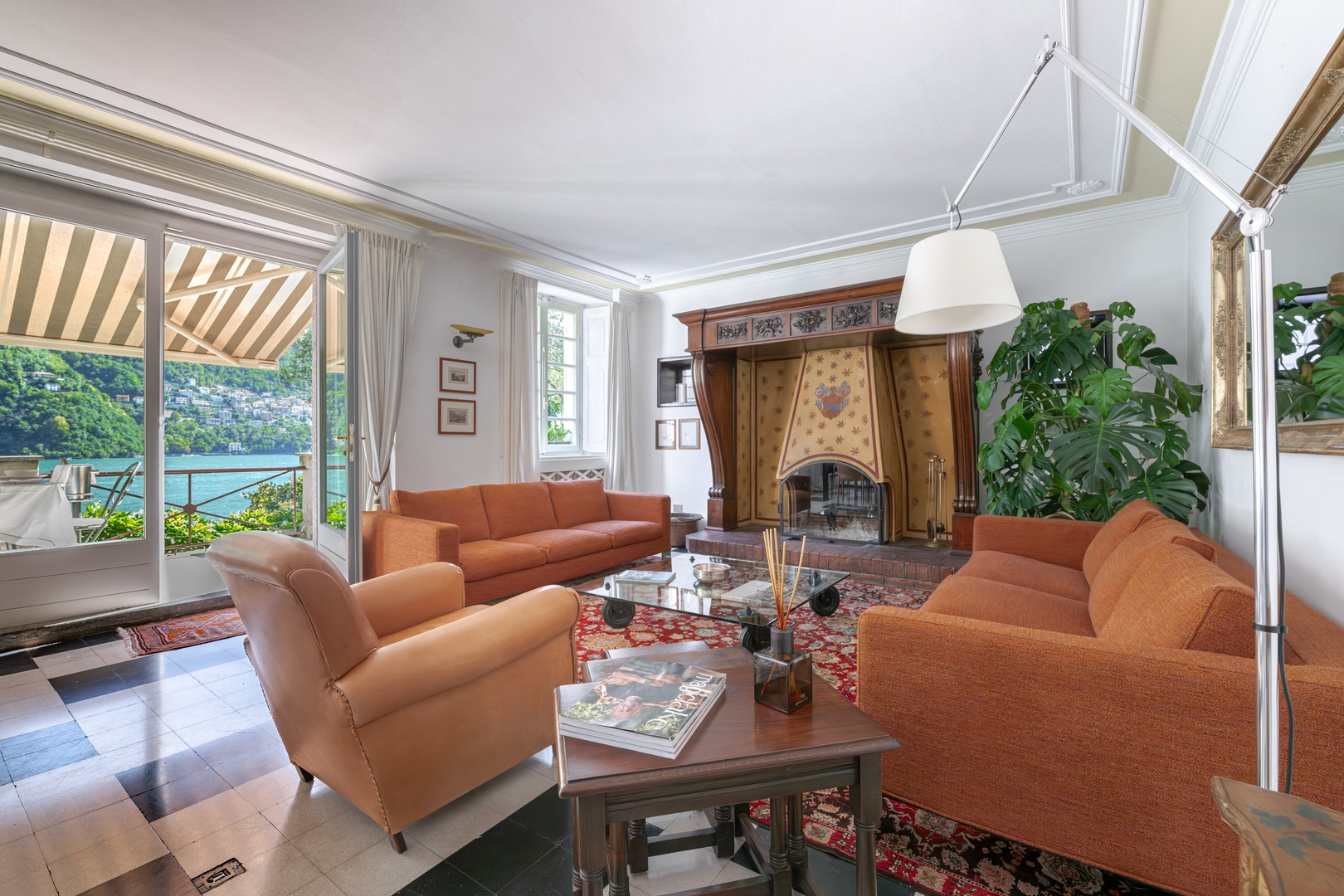 Villa Lauretta - Private lakeside villa with pool 6 Villas in Italy