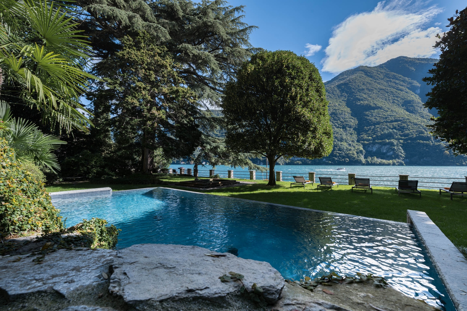 Villa Lauretta - Private lakeside villa with pool 35 Villas in Italy
