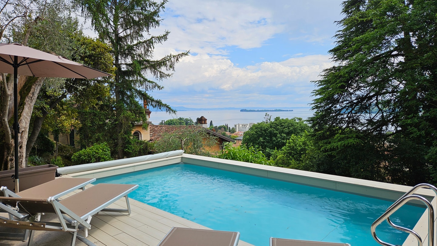 Villa Cadenza - Private villa with lake views Italian Breaks