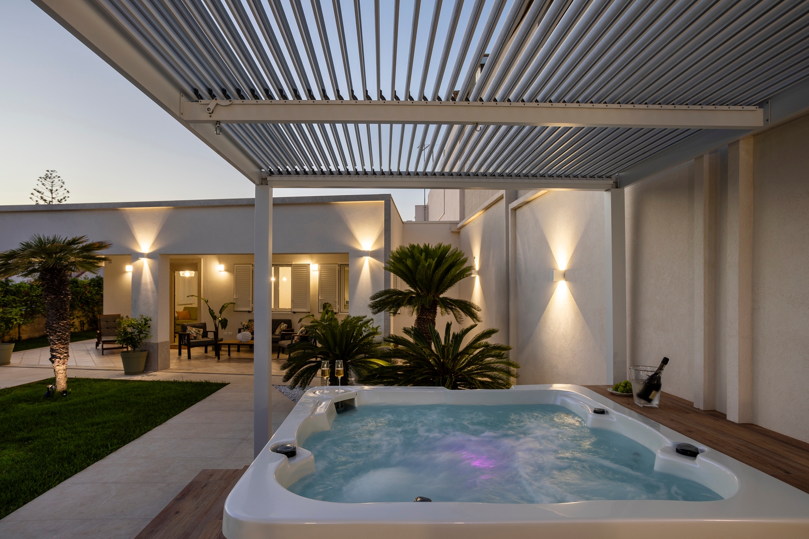 Private beachfront villa in Sicily 26 Villas in Italy