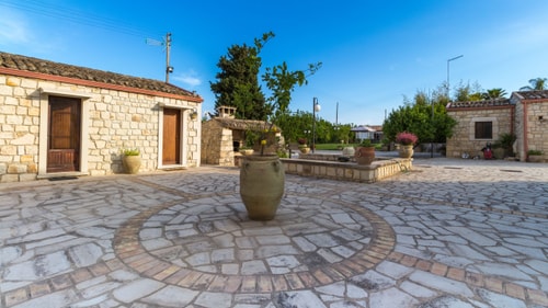 Villa Vista Serena, Traditional Estate in Rural Modica 4 Villas in Italy