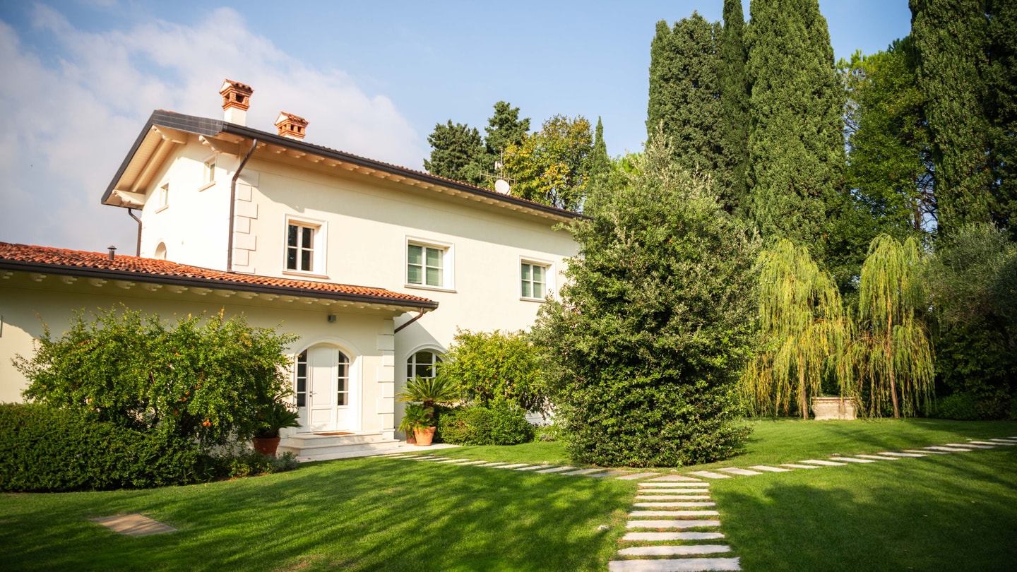 Villa Acquabella with lake views and pool 46 Villas in Italy