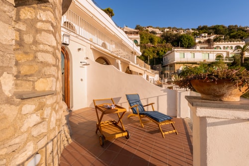 Casa Scogliera, Seafront House with Terrace 20 Villas in Italy