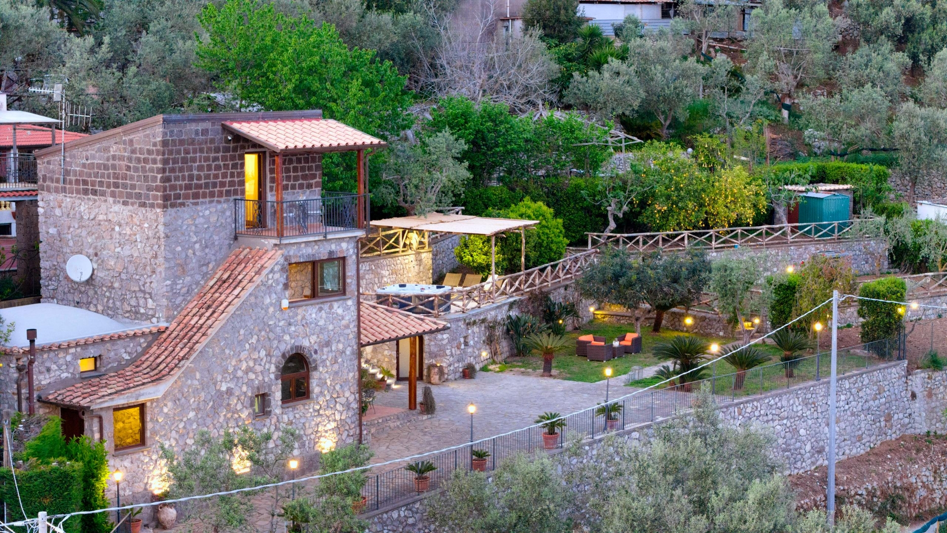 Casa dei Limoni - peaceful retreat with sea views 36 Villas in Italy