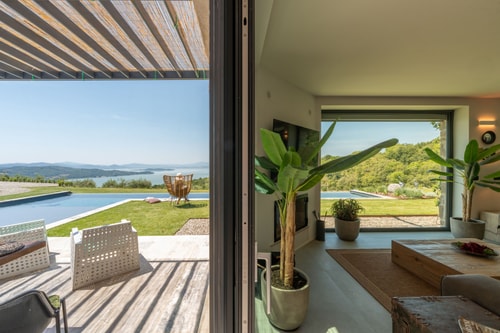 Villa Il Lago, Retreat with Heated Infinity Pool 8 Villas in Italy
