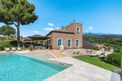 Villa Etnea - Private villa with pool and jacuzzi 0 Villas in Italy