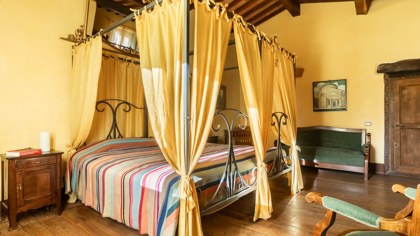 Podere Pulciano - Historic Tuscan farmhouse with pool 53 Villas in Italy