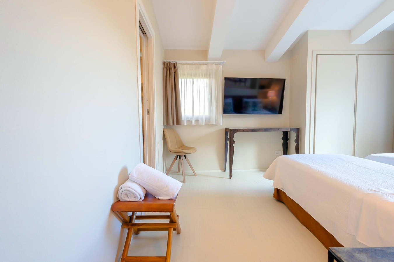 Alonza Estate - Large Countryside Estate 36 Villas in Italy