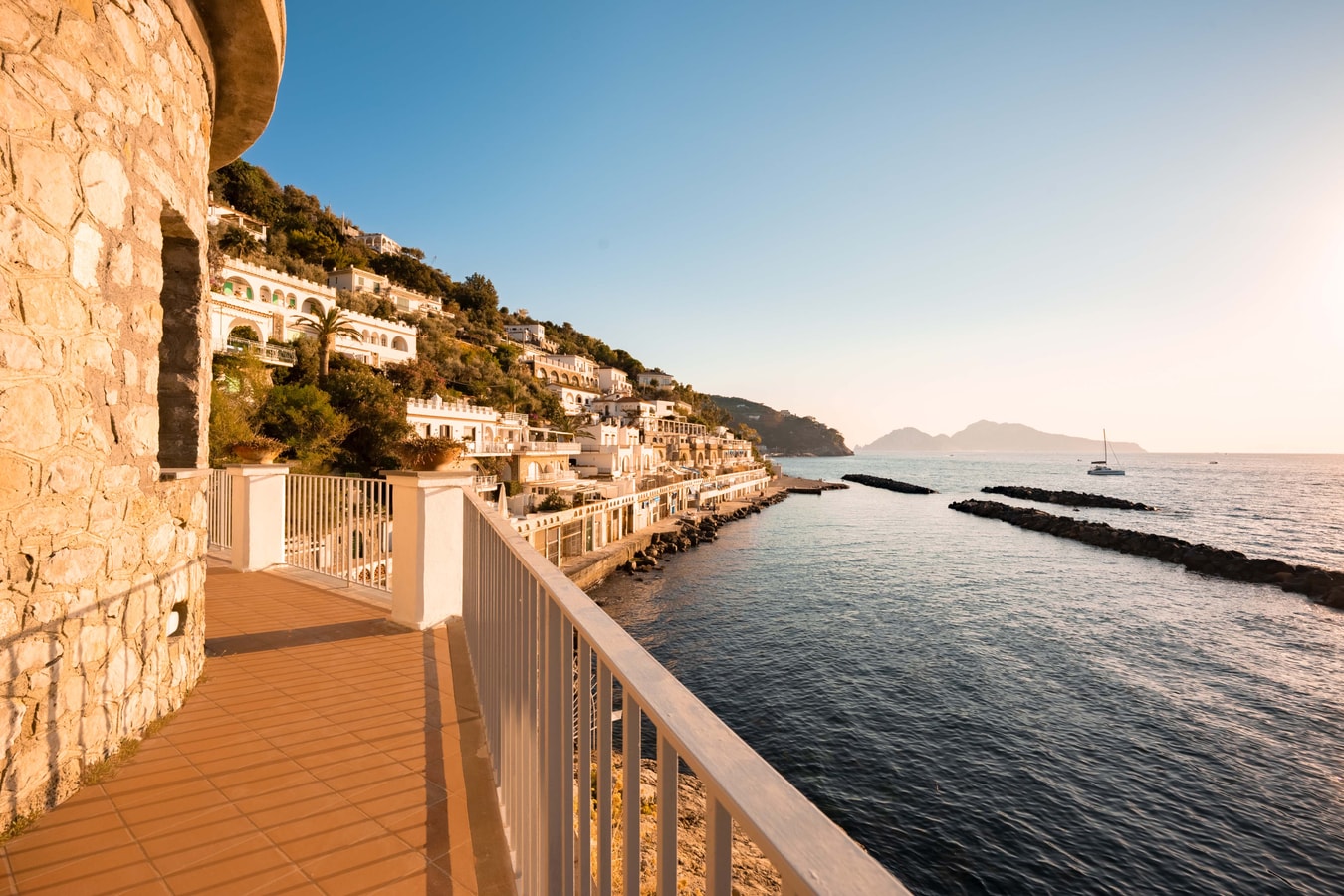 Casa Scogliera, Seafront House with Terrace 21 Villas in Italy