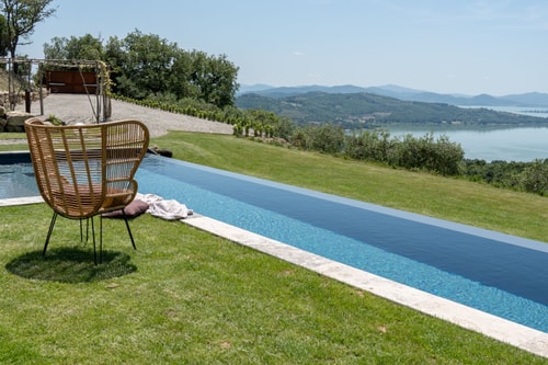 Villa Il Lago, Retreat with Heated Infinity Pool 53 Villas in Italy