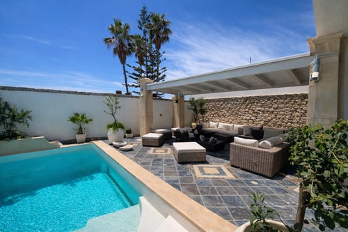 Villa Seranta, sea front villa near town 29 Villas in Italy