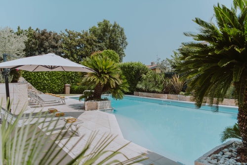 Villa Monica - Private villa with pool near town centre and lake 2 Villas in Italy