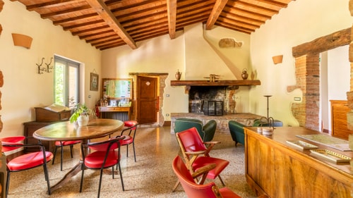 Podere Pulciano - Historic Tuscan farmhouse with pool 16 Italian Breaks