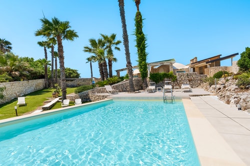Villa Catrice - Seafront villa with private pool 36 Villas in Italy