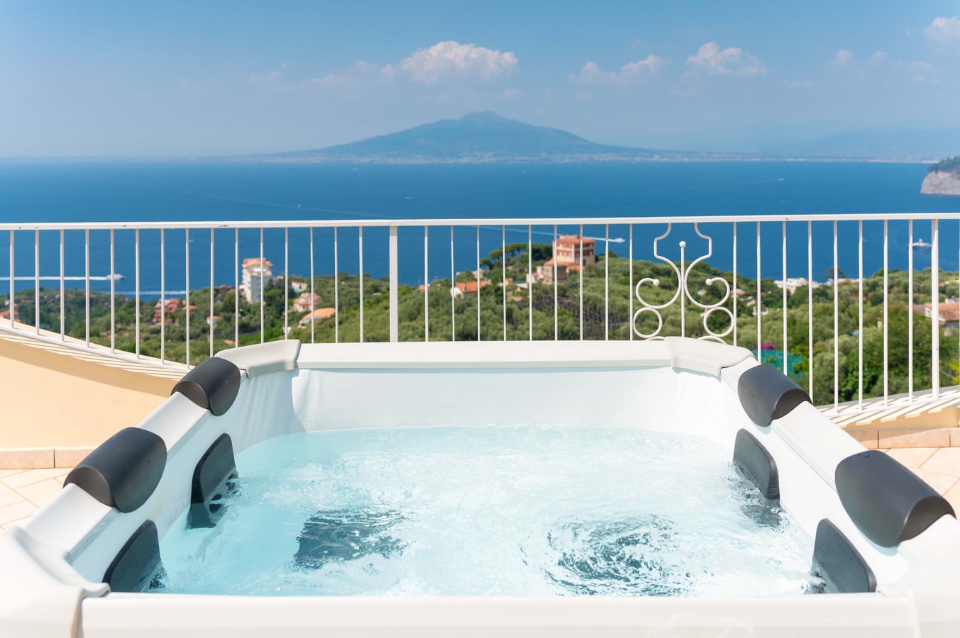 Villa Carlotta, with private pool and sea views 2 Villas in Italy